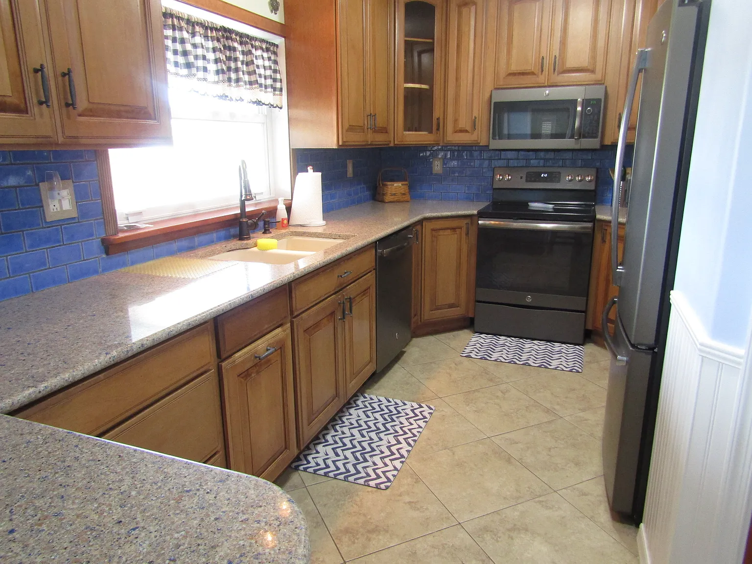 3 bed, 1390 sqft, $8,800 — Photo 4
