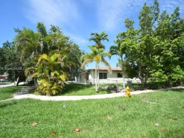 19225 Bel Aire Dr, Cutler Bay, FL 33157