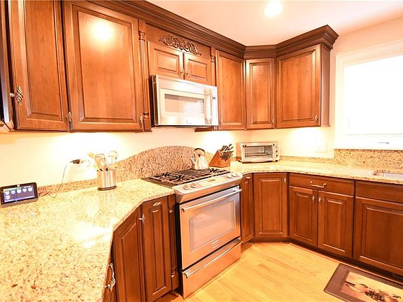 3rd image of 15 Jennifer Lee Ct