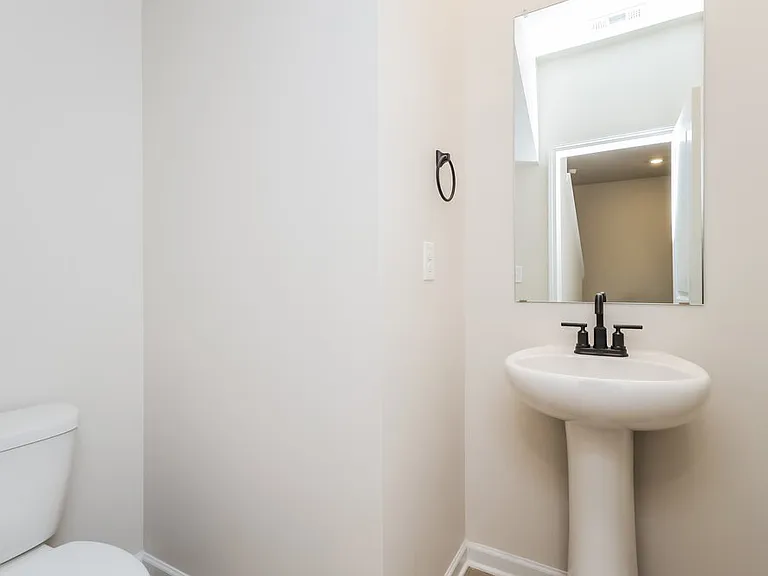 711 Berkeley Dr — Photo 12