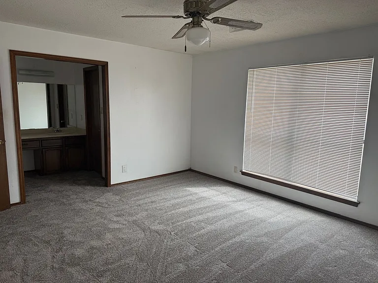5310 Edwards Dr NE — Photo 10