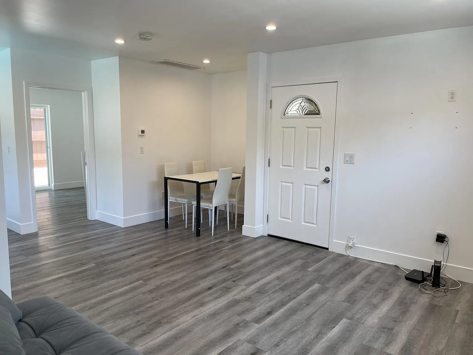Hesby St, Sherman Oaks — Photo 3