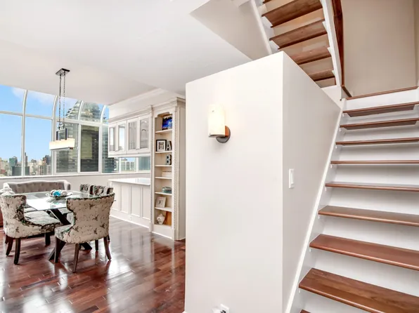 310 East 46th Street image 2 of 13