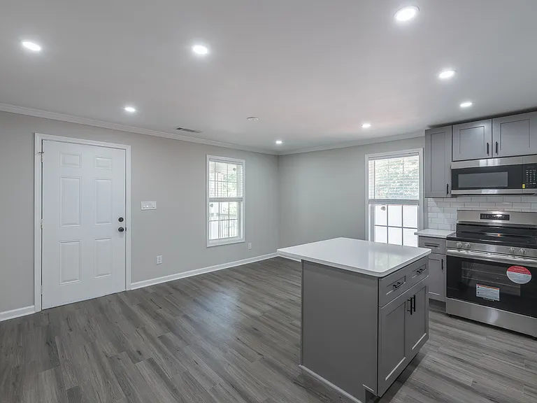 Spacious 2BR/2BA Apartment for Rent 1861 Lyle Ave, Atlanta