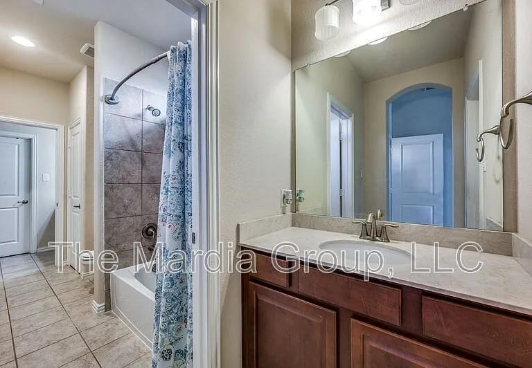 7340 Beranger Dr — Photo 19