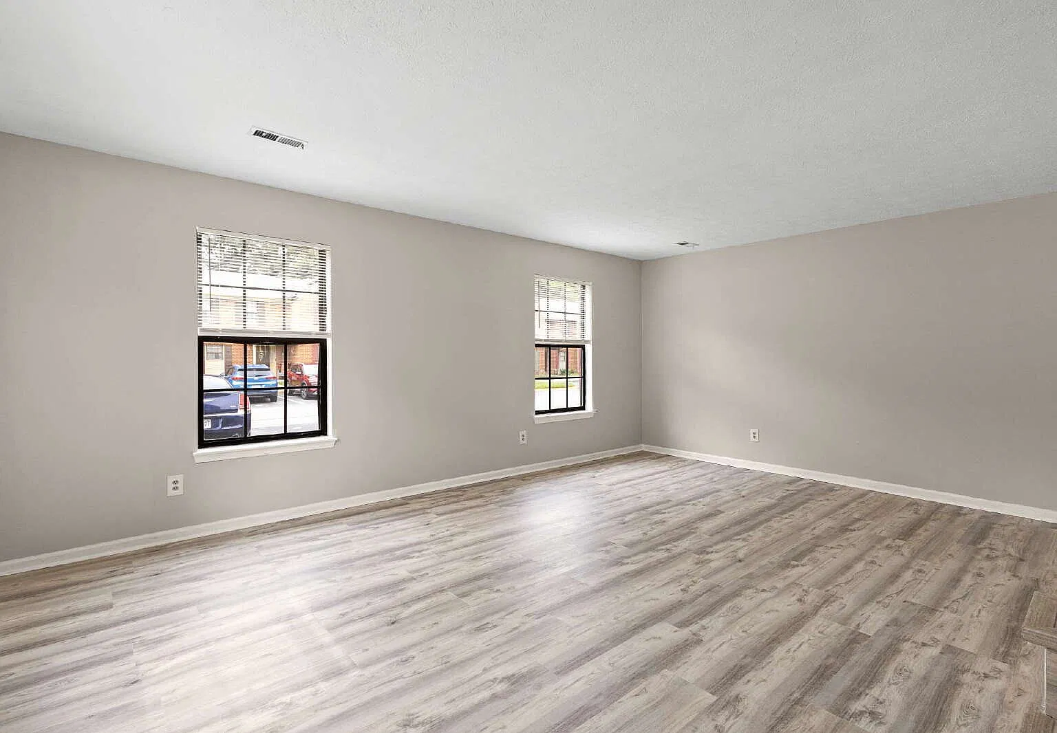 3 bed, 2.5 bath, 1500 sqft, $1,800 — Photo 2