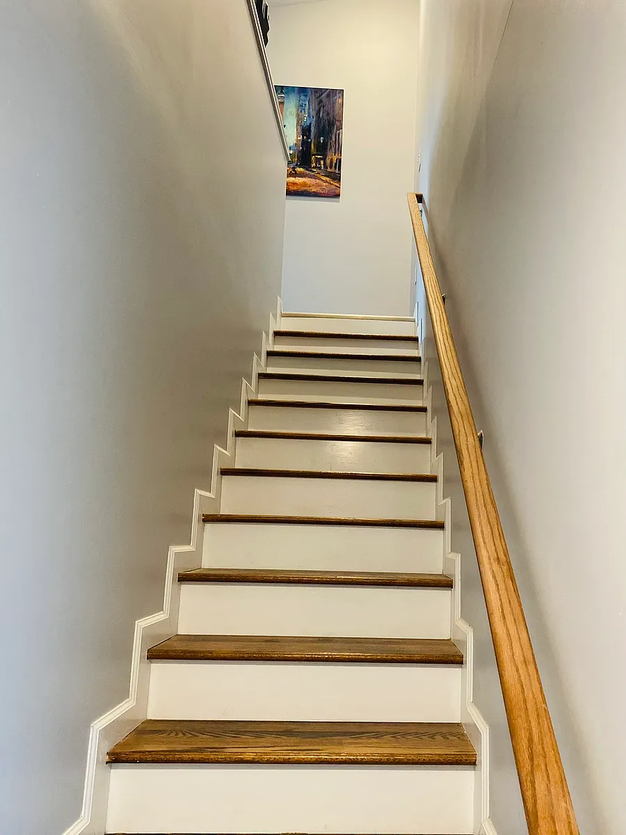 Building Photo - 1031 Elm St #A