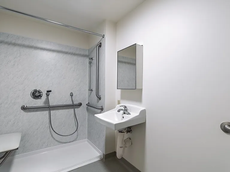 Cambridge Apartments — Photo 5