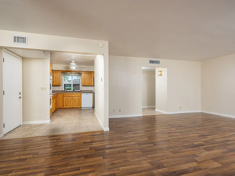 4613 E Escondido Ave — Photo 9