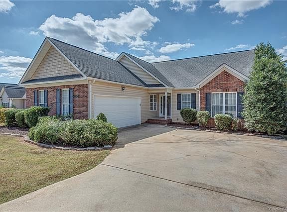 3rd image of 5308 Oaktree Dr