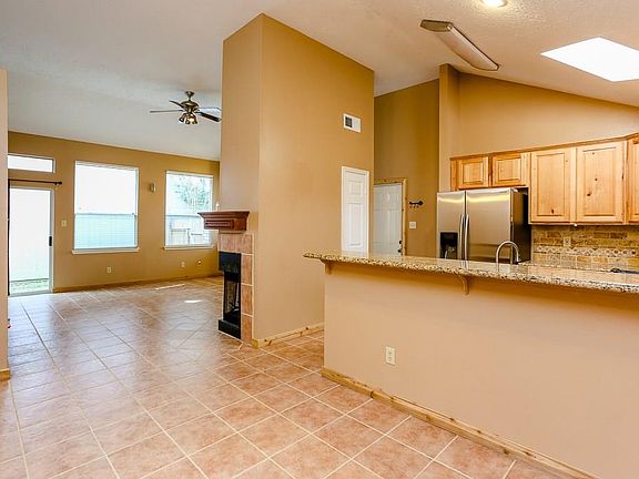 5th image of 18226 Beaverdell Dr