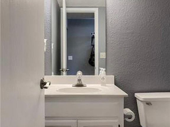4th image of 527 NE 6th St APT B