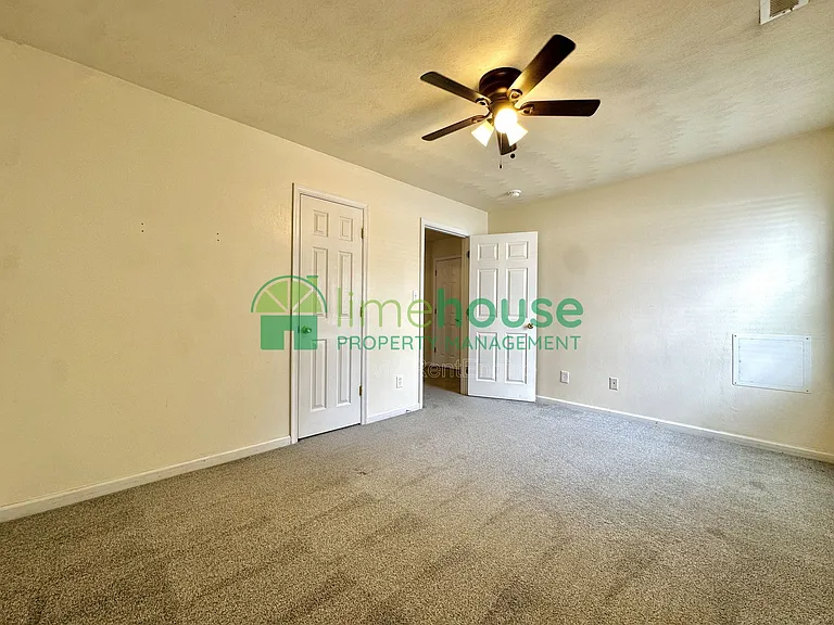 1323 Hoover Ave — Photo 12