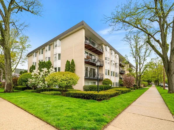 701 Ridge Rd APT 2A, Wilmette, IL 60091
