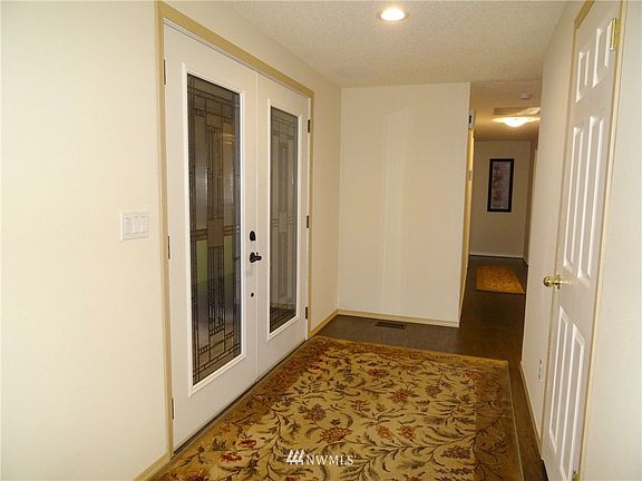 3rd image of 4901 Yew Wood Court SE
