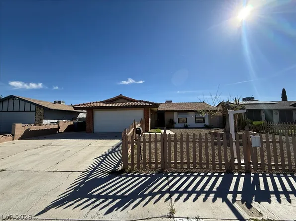 325 Greenfield Ln, Las Vegas, NV 89107