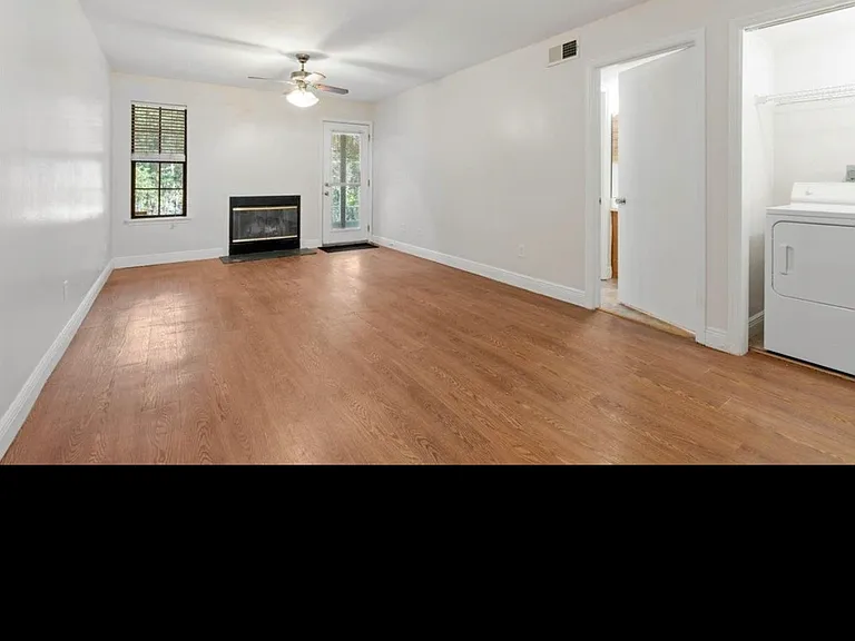 1101 Green Tree Ct #B — Photo 3