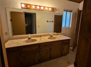 685 Ivy Ln, Lake Arrowhead, CA 92352