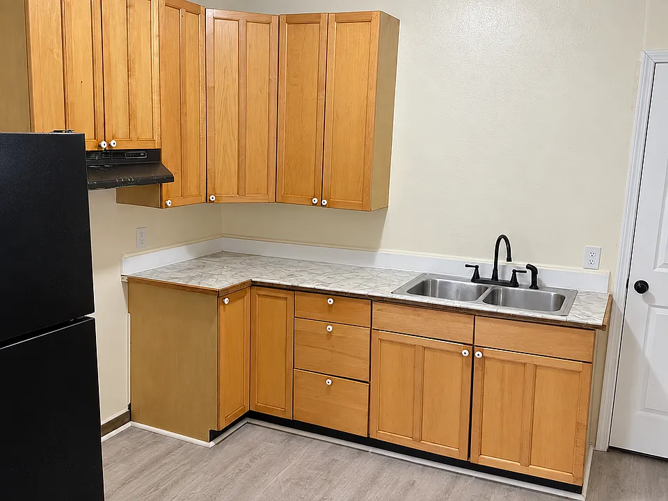 318 E Division St #2