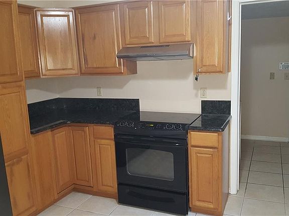 5th image of 6810 Hyland Oaks Dr