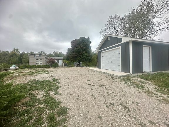 2nd image of 25 Lakeshore Dr
