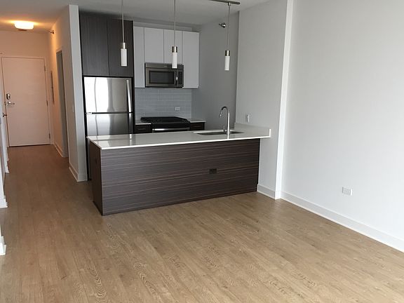 5th image of 203 N Garland Ct #812
