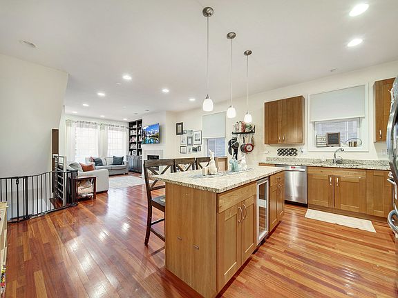 5th image of 1331 N Greenview Ave #1
