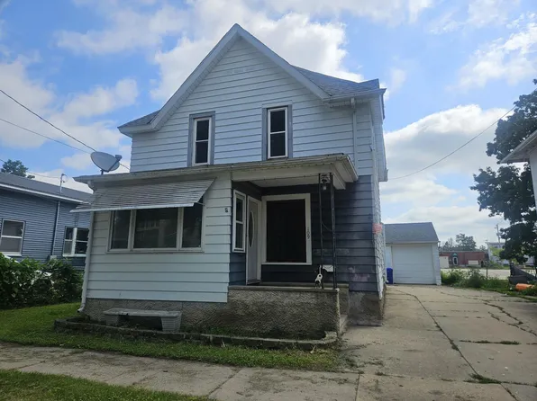 109 1st Ave NW, Oelwein, IA 50662