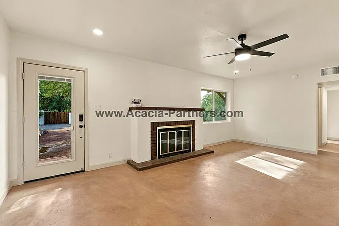3 bed, 2.0 bath, 2119 sqft, $2,295 — Photo 3