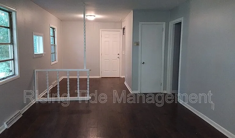 700 Biscayne Dr — Photo 6