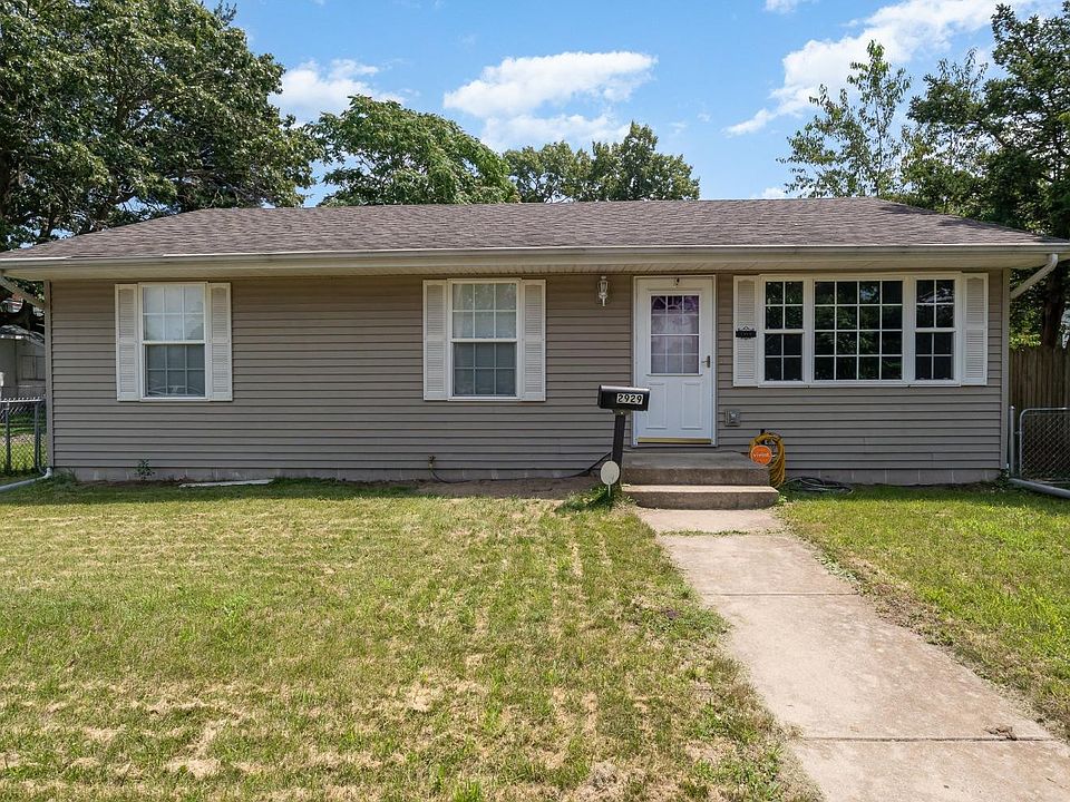 1st image of 2929 Clay St