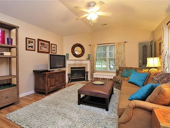 3rd image of 1404 Cutler Ln