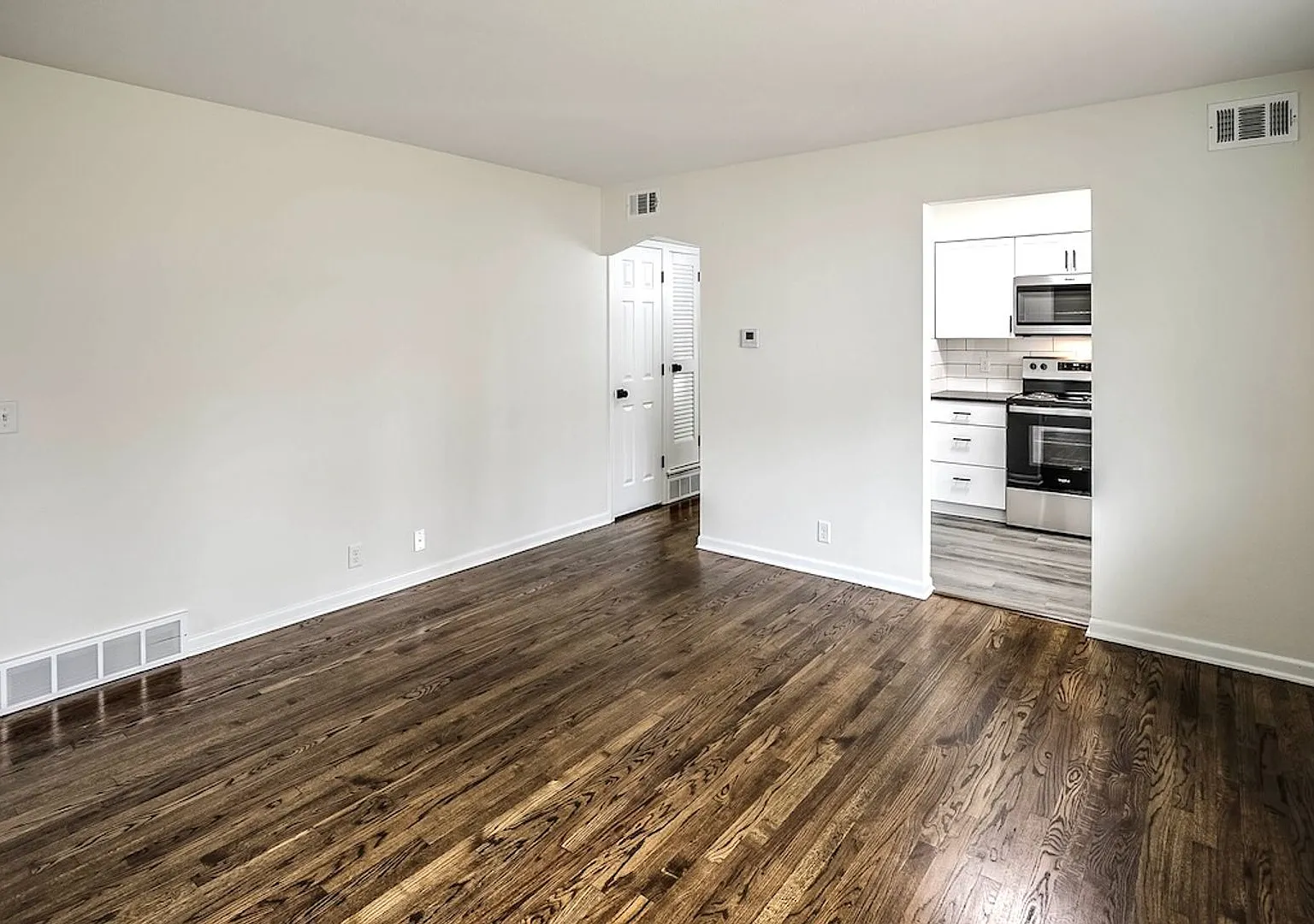 Amazing 1-Bed and 1-Bath Apartment in Dundee! — Photo 2