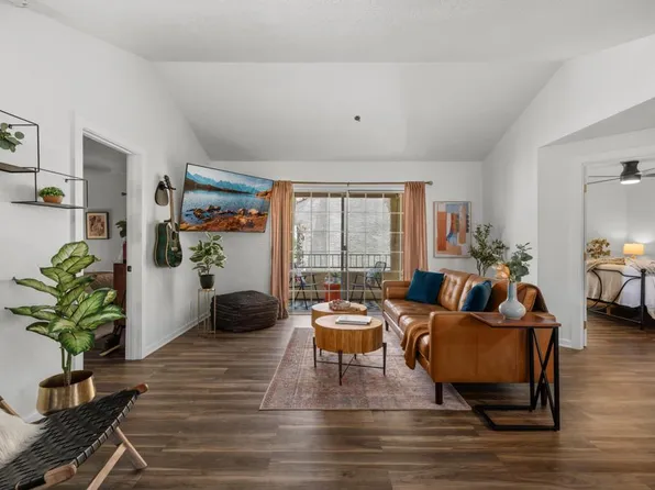 2700 Lawrence Crossley Rd Unit 105, Palm Springs, CA 92264