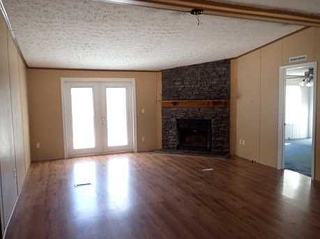 5th image of 928 Hiawatha St