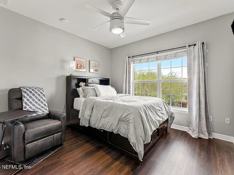 343 E Church St — Photo 11