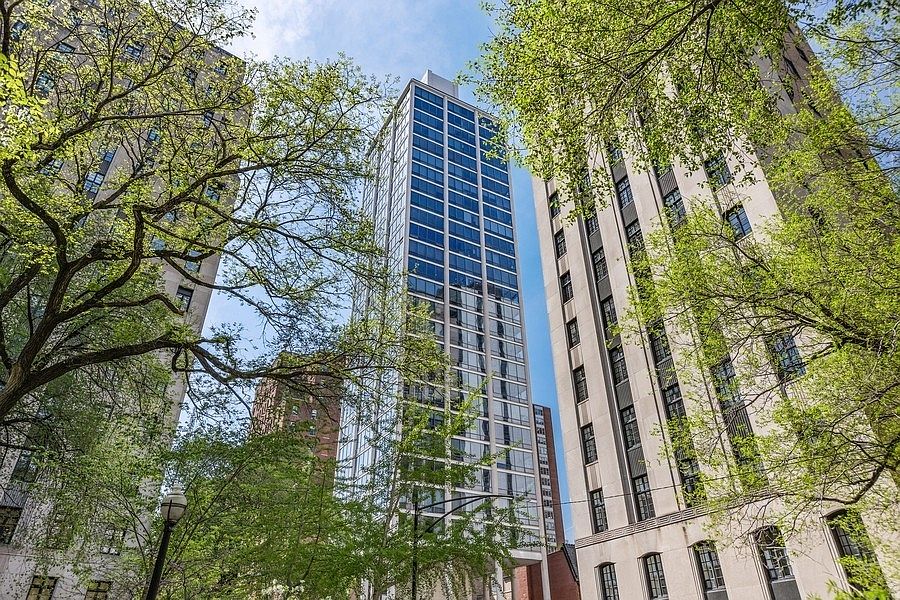 1st image of 1300 N Astor St #16AB