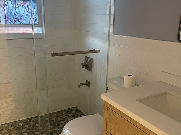 5th image of 60 Sunnyside Ter Floor 2