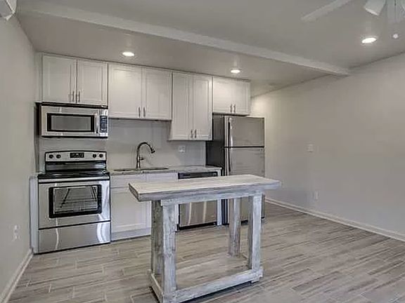 4th image of 907 15th Ave APT 3