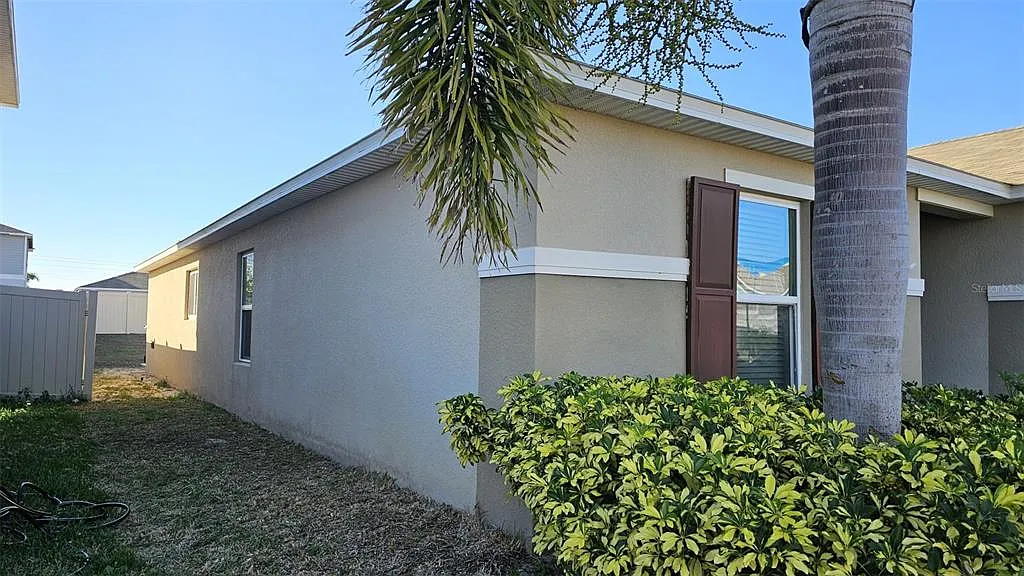 4 bed, 2.0 bath, 1717 sqft, $2,250 — Photo 3