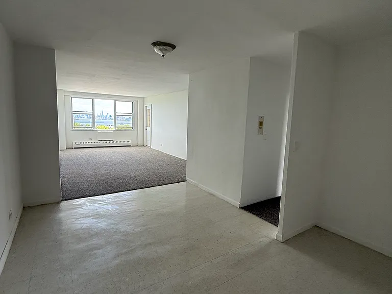 700 Victory Blvd #18 — Photo 7