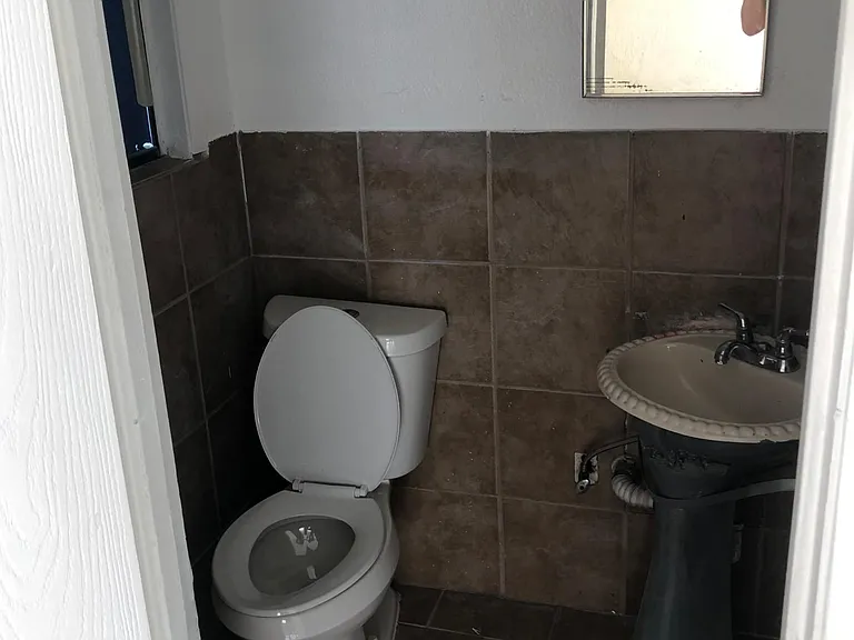 5504 Manor Rd — Photo 6