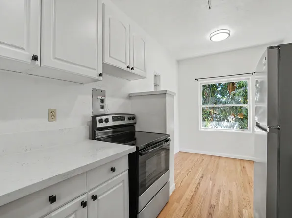 611 E 20th St #202, Oakland, CA 94606