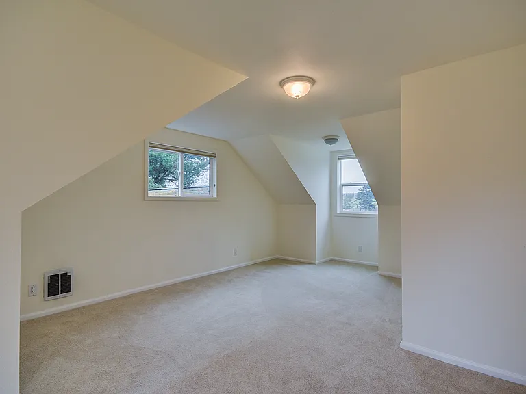 90 Vine St — Photo 18