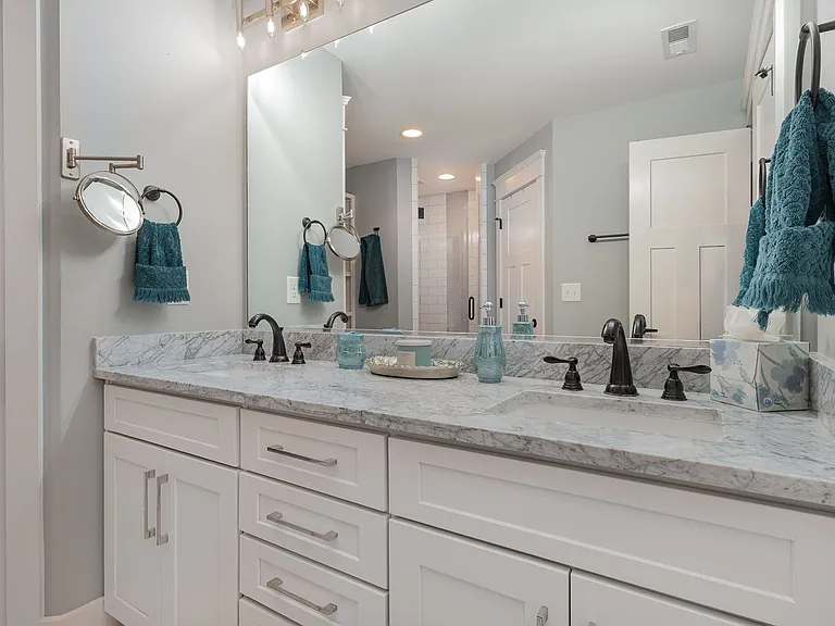 928 Thomas Ave — Photo 10