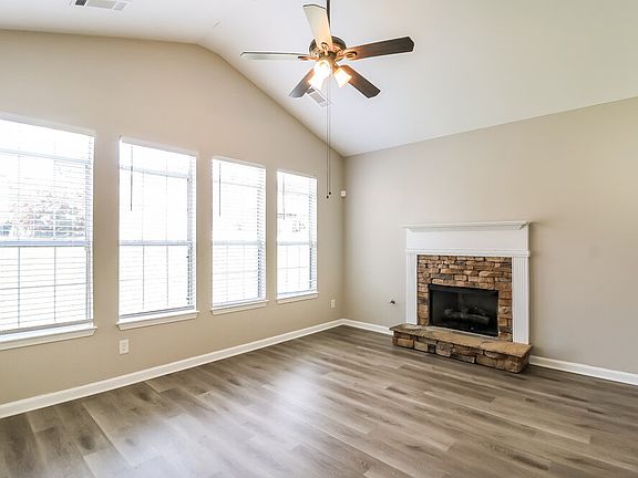 5th image of 618 Brookwater Dr