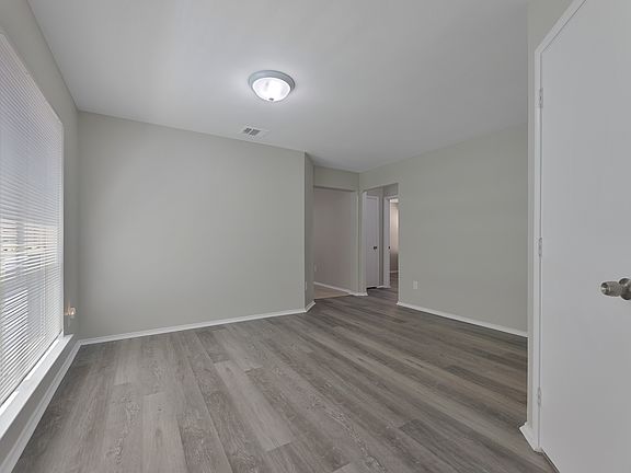 4th image of 8371 Timberbrook Ln