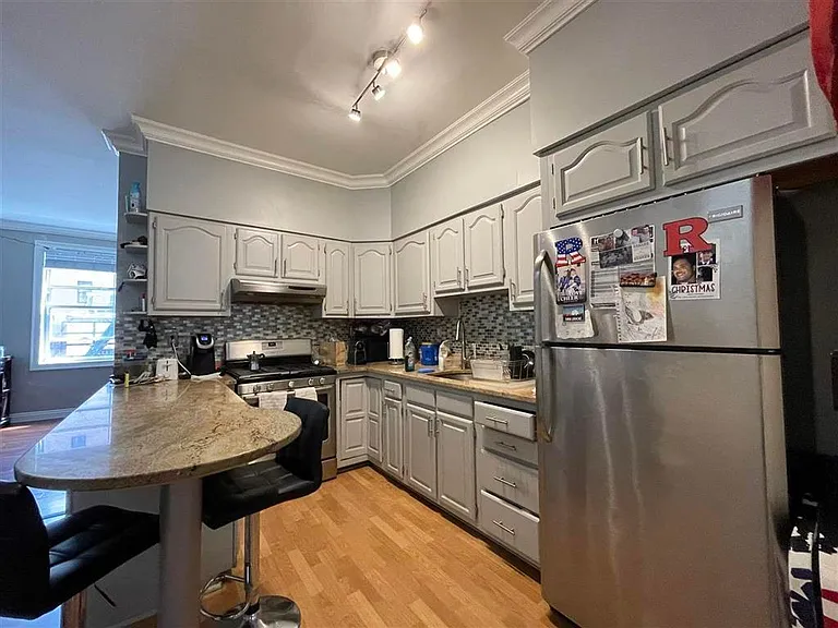 515 Bloomfield St #2 — Photo 2