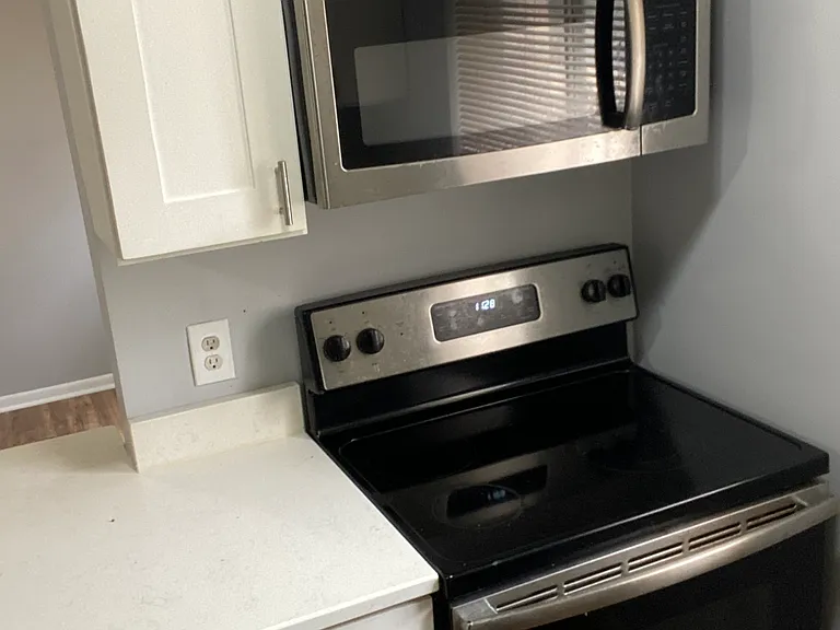Diamond Creek Apartments — Photo 10