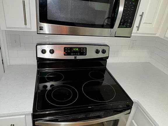 4th image of 3625 Riviera Dr